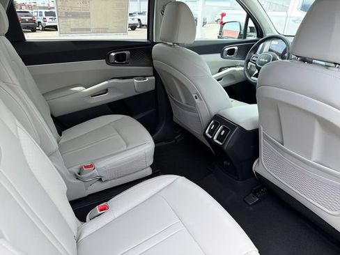 Certified 2025 Kia Sorento EX FWD image 26