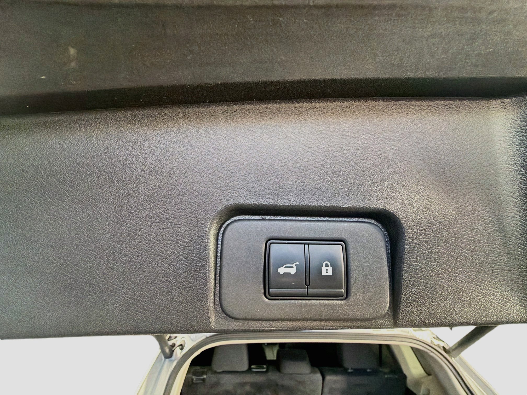 Used 2025 Nissan Rogue SV FWD image 30