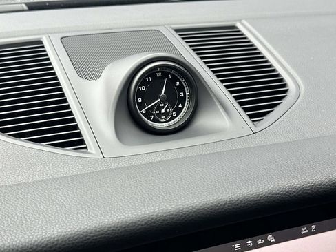 New 2026 Porsche Macan image 23