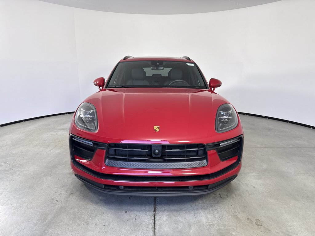 Certified 2025 Porsche Macan AWD/4WD image 10