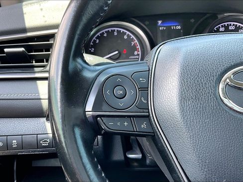 Used 2022 Toyota Camry SE FWD image 19