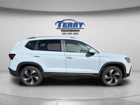 New 2026 Volkswagen Taos SE AWD/4WD image 2