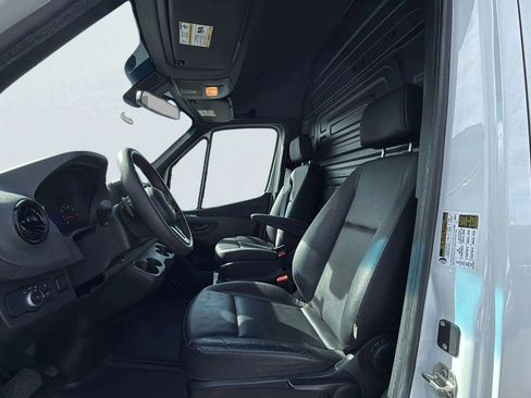 Used 2022 Mercedes-Benz Sprinter 2500 image 13