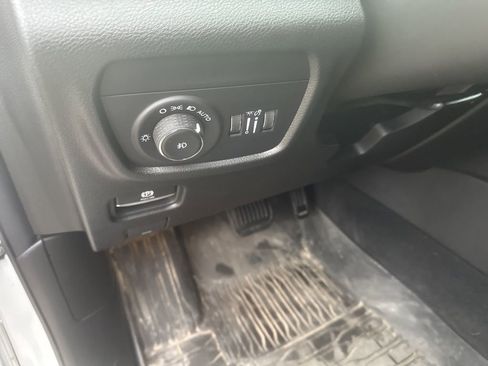 Used 2025 Jeep Grand Cherokee Limited image 20