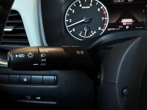 Used 2025 Nissan Rogue SV AWD/4WD image 39