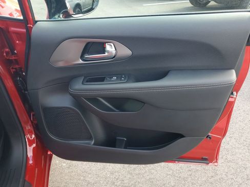 New 2025 Chrysler Pacifica Select FWD image 34