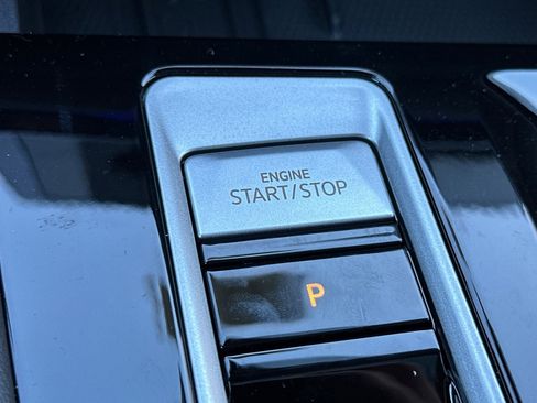 New 2025 Volkswagen Atlas Peak Edition SE image 20