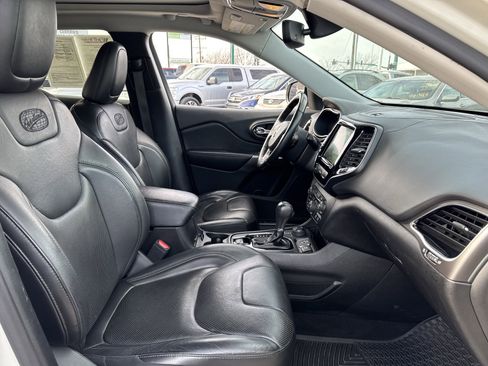 Used 2019 Jeep Cherokee Overland w/ Technology Group image 39