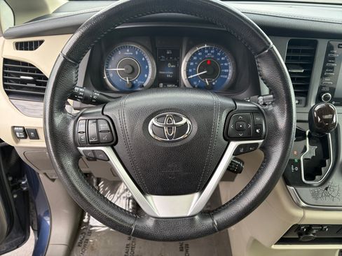 Used 2019 Toyota Sienna XLE AWD/4WD image 12