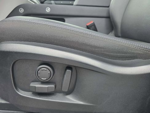 Used 2025 Land Rover Defender 110 S image 13