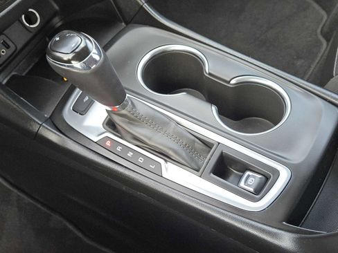Used 2018 Chevrolet Equinox Premier FWD image 21