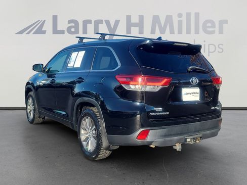 Used 2018 Toyota Highlander XLE image 3