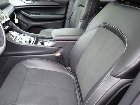 New 2025 Jeep Grand Cherokee L Altitude AWD/4WD image 12