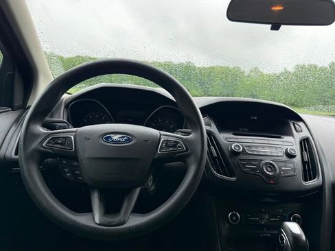 Used 2016 Ford Focus SE FWD image 9