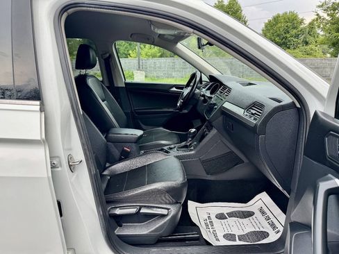 Used 2018 Volkswagen Tiguan SE AWD/4WD image 12