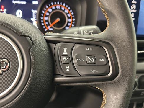 Used 2024 Jeep Gladiator Sport AWD/4WD image 21