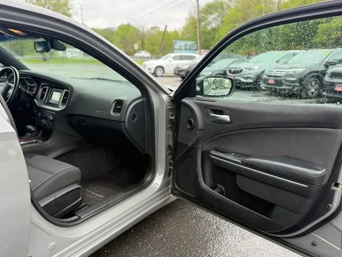 Used 2017 Dodge Charger SE RWD image 20