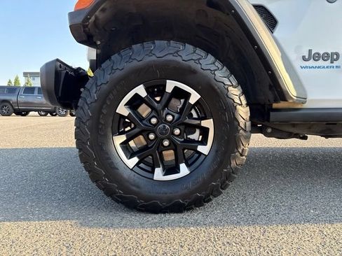Used 2024 Jeep Wrangler Unlimited Rubicon 4xe AWD/4WD image 16