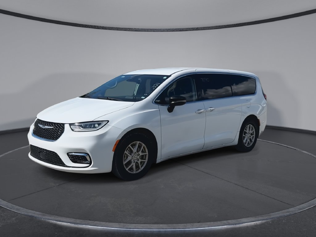 Used 2024 Chrysler Pacifica Touring-L FWD image 4