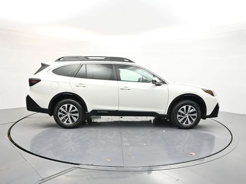 Used 2020 Subaru Outback Premium image 8