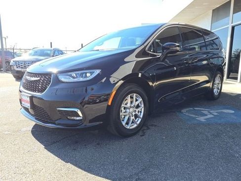 New 2026 Chrysler Pacifica Select image 28