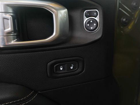 Used 2022 Jeep Wrangler Unlimited Sahara w/ Cold Weather Group image 21