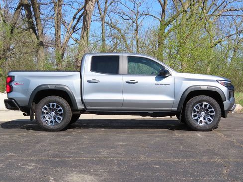 Used 2023 Chevrolet Colorado Z71 w/ Z71 Convenience Package 2 AWD/4WD image 2