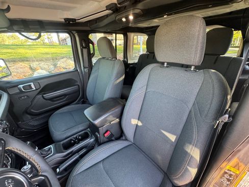 Used 2024 Jeep Wrangler Unlimited AWD/4WD image 11
