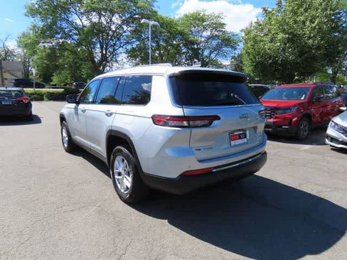 Used 2022 Jeep Grand Cherokee L Laredo w/ Luxury Tech Group I AWD/4WD image 4