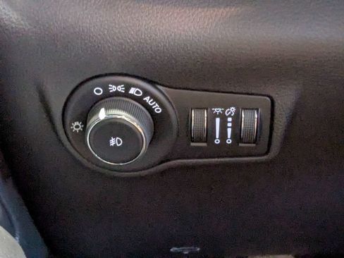 New 2026 Jeep Compass Trailhawk w/ Sun, Sound & Navigation Group AWD/4WD image 24
