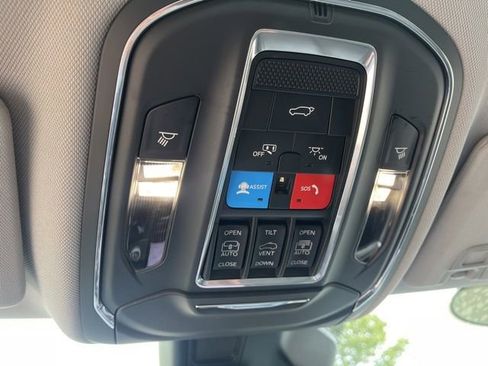 Used 2023 Jeep Grand Cherokee 4WD 4xe image 30