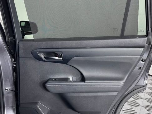 Used 2024 Toyota Highlander XLE image 30