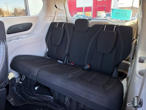 Used 2023 Chrysler Voyager LX image 13