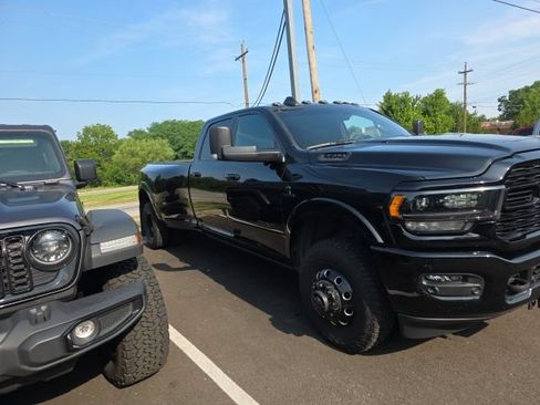 Used 2022 RAM 3500 Limited w/ Night Edition AWD/4WD image 3