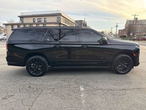 Used 2023 Cadillac Escalade ESV Premium Luxury image 11