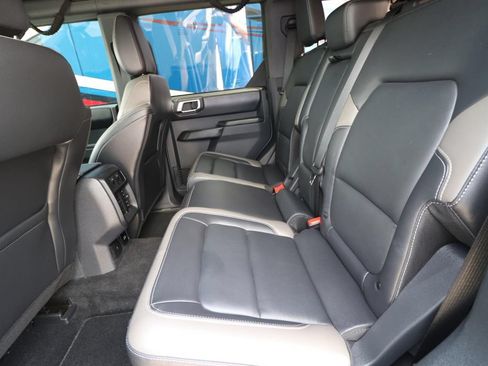 Certified 2025 Ford Bronco Outer Banks w/ Sasquatch Package AWD/4WD image 9