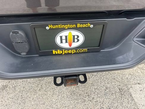 Used 2022 Jeep Gladiator Sport AWD/4WD image 11