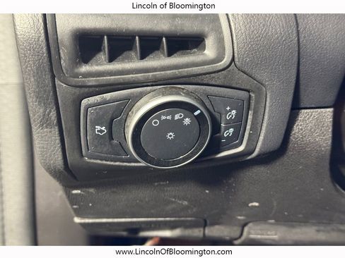 Used 2018 Ford Focus SE w/ Cold Weather Package image 25