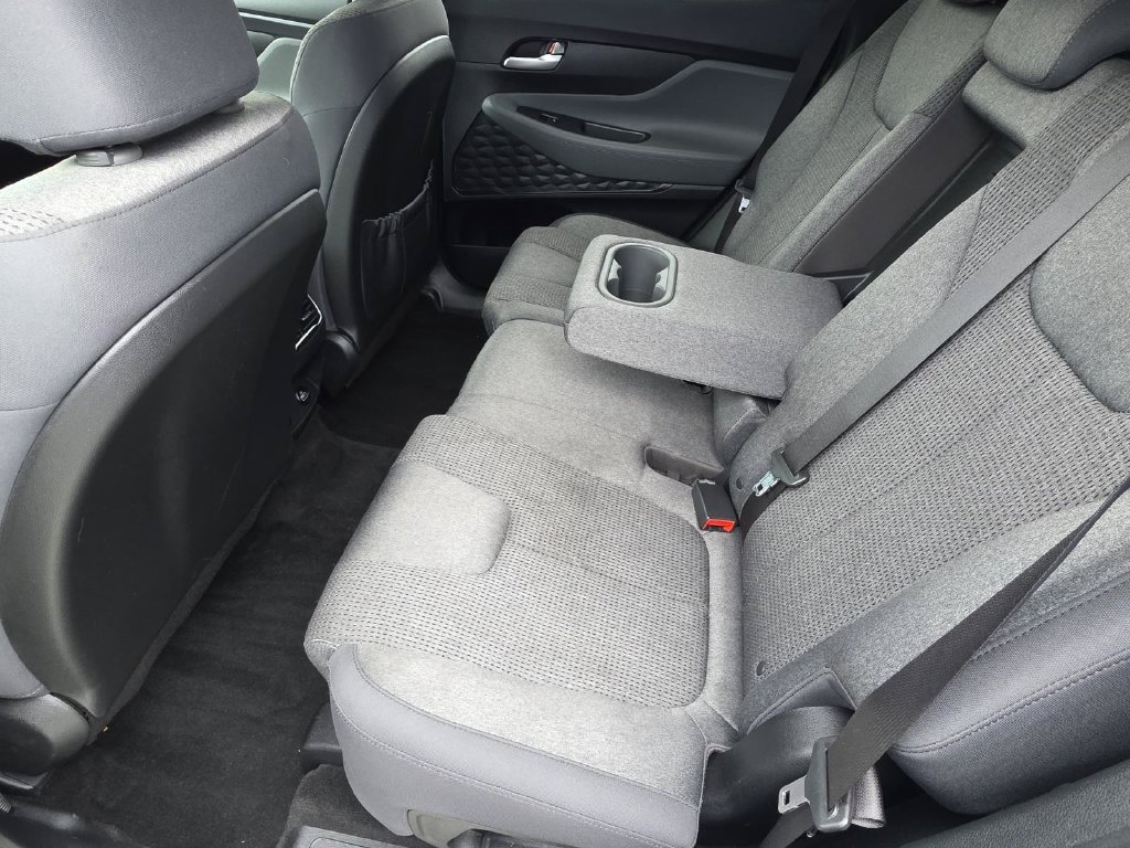 Used 2021 Hyundai Santa Fe SE FWD image 9