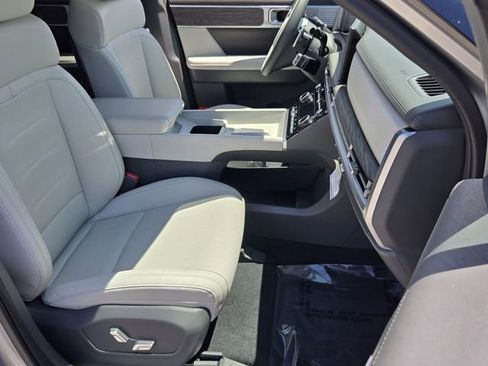 Used 2025 Hyundai Santa Fe Calligraphy image 16