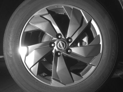 Used 2025 Nissan Rogue SV FWD image 13
