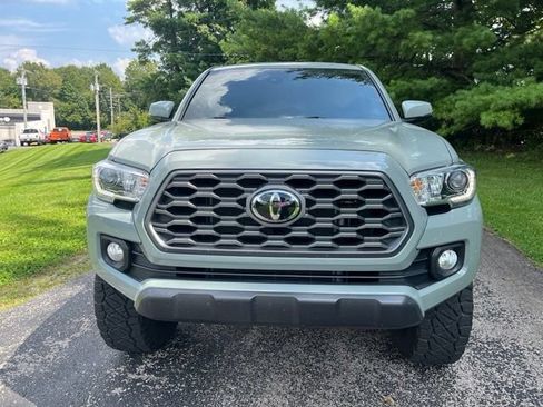 Used 2023 Toyota Tacoma TRD Off-Road AWD/4WD image 12