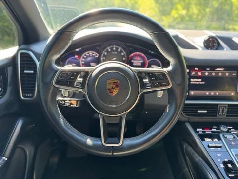 Used 2023 Porsche Cayenne AWD/4WD image 22