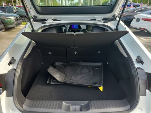 Certified 2025 Toyota Prius FWD image 10