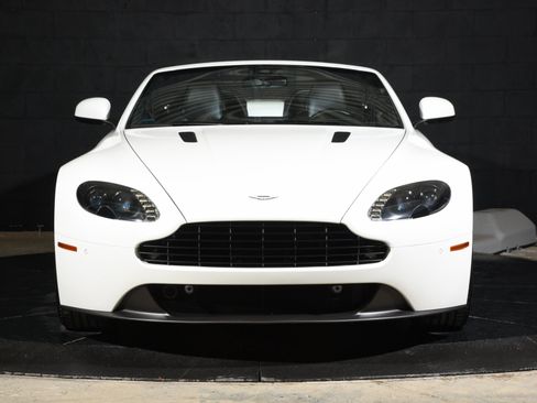 Used 2015 Aston Martin V8 Vantage GT RWD image 26