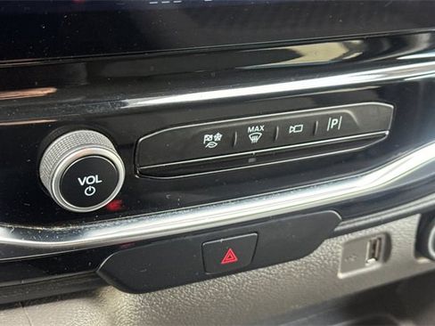 Used 2023 Ford Transit 350 XLT image 28