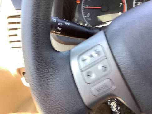Used 2013 Toyota Corolla LE FWD image 38