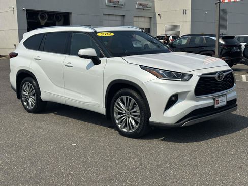 Used 2022 Toyota Highlander Platinum AWD/4WD image 1