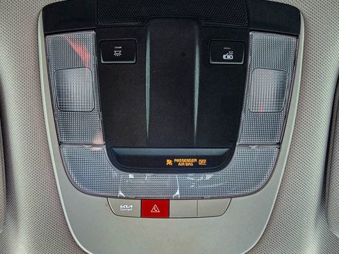 Used 2024 Kia Sorento S image 27