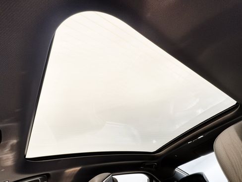 Used 2023 BMW i7 xDrive60 AWD/4WD image 26